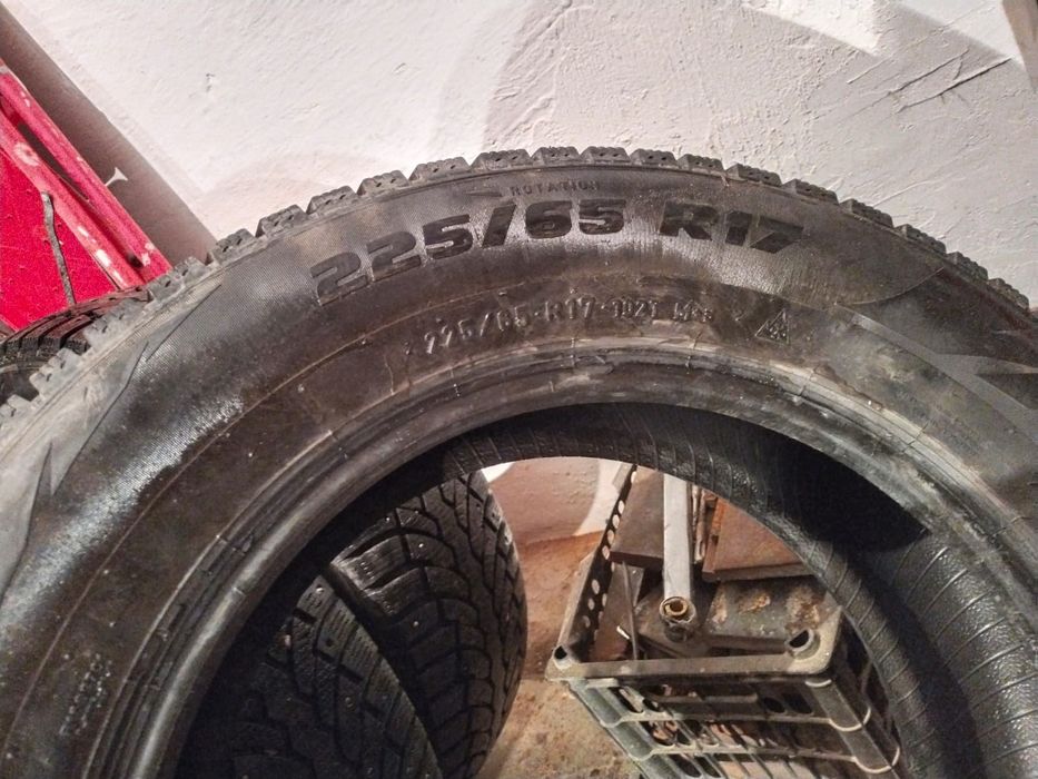 Продам шины R17 зимние