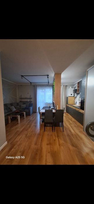 Închiriez apartament