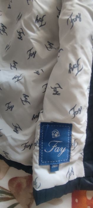 Vând geaca băieți bleumarin Fay originală
