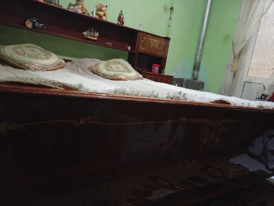 Мебель хорошем состоянии производства Венгрия красный дерево