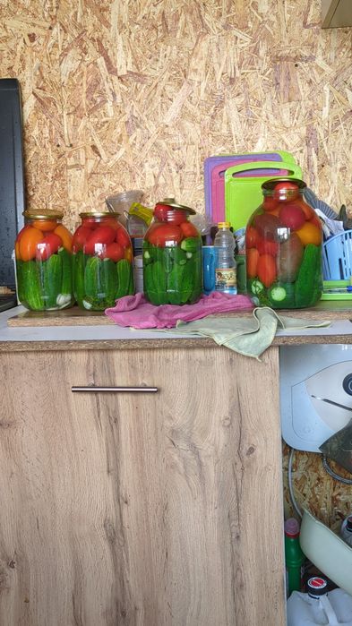 Маринады, варенье. Холодильник  продан.