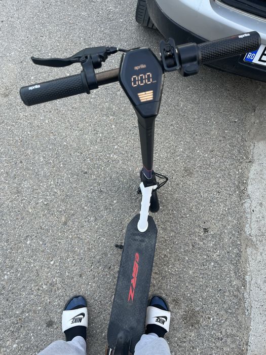 Trotineta electrica Aprilia srs