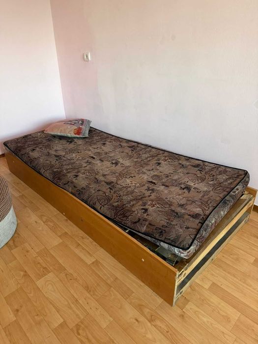 кровать и матрац даром