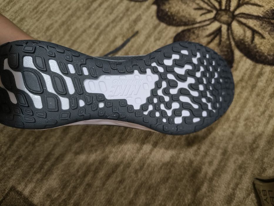 Маратонки nike  revolution 6