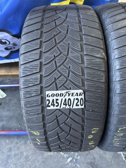 245/40/20 Good Year M+S