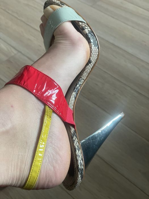 Маркови чисто нови сандали на ток