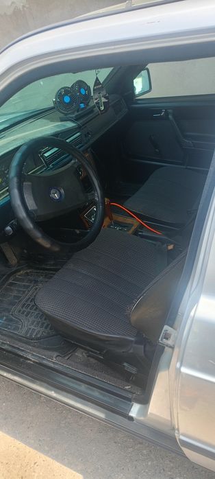 Мерседес 190 ...