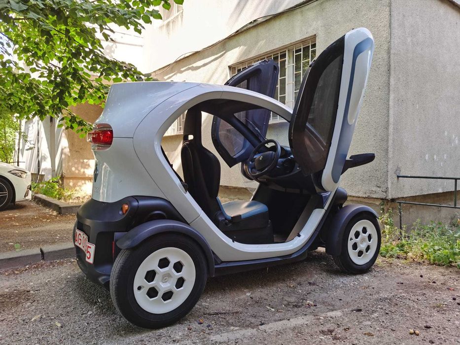 Twizy 80 Electric (se conduce de la 16 ani cu permis B1 ca și Aixam Tazzari Microcar Yoyo Chatenet Lijier Relive Allview, etc.)