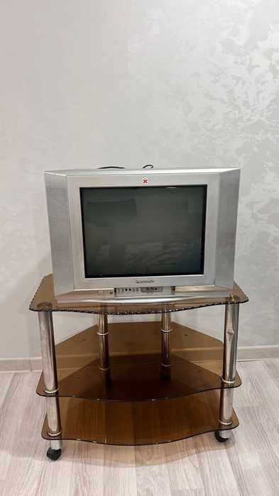 Продам телевизор и тумбочкк