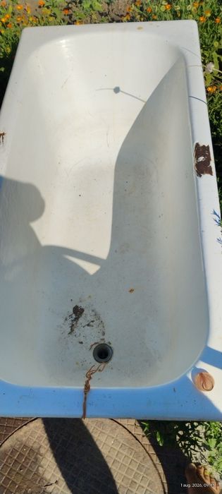 Vană de fontă ,care tine apă Doar mici urme de uzura