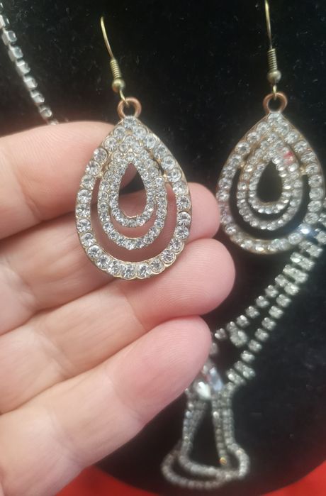 Дамски комплект с блестящи камъчета