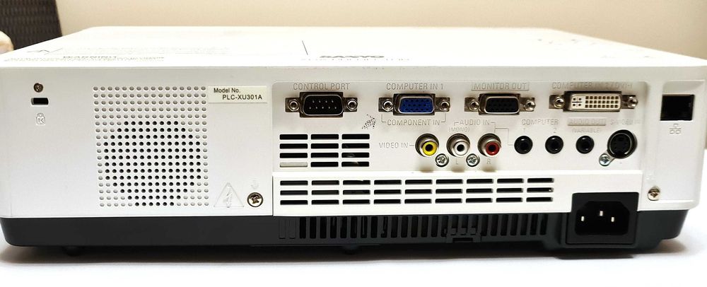 Proiector Sanyo PLC-XU301