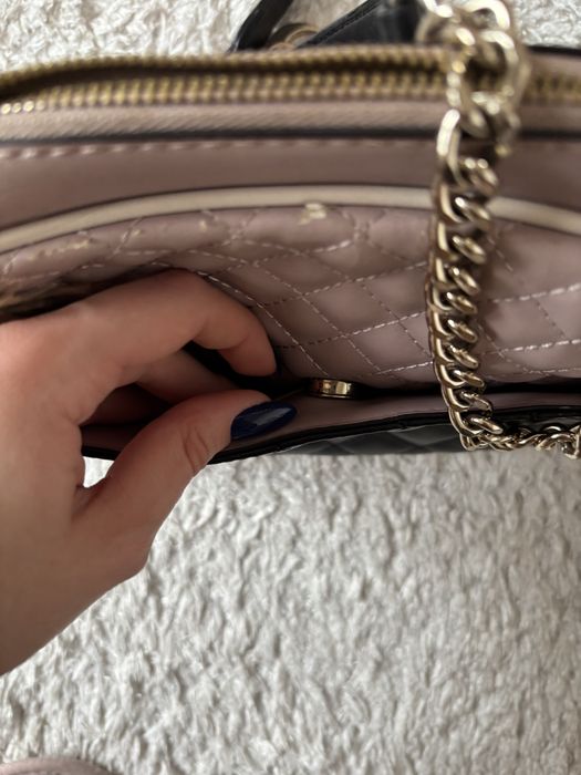 Дамска чанта Guess