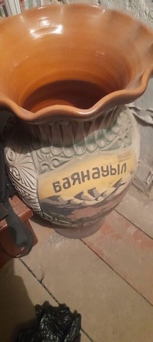 Вазы фарфоровая и керамика