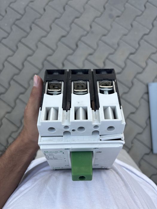 Intrerupator automat trifazat