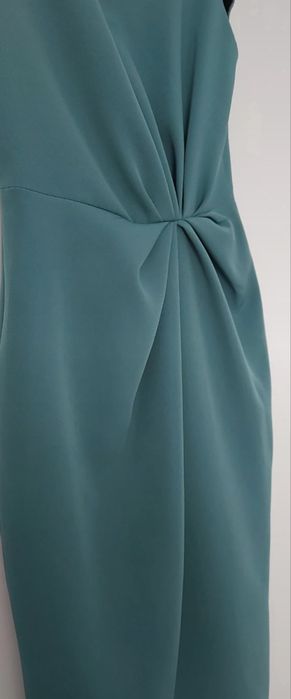 Rochie cu detaliu rasucit