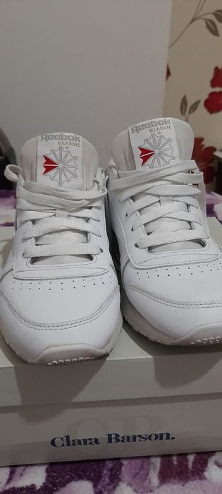 Vând adidas mărimea 38 f bine arata f prin purtate e vreo câteva ori