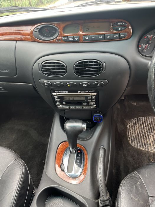 Vand limuzina ford dorchester