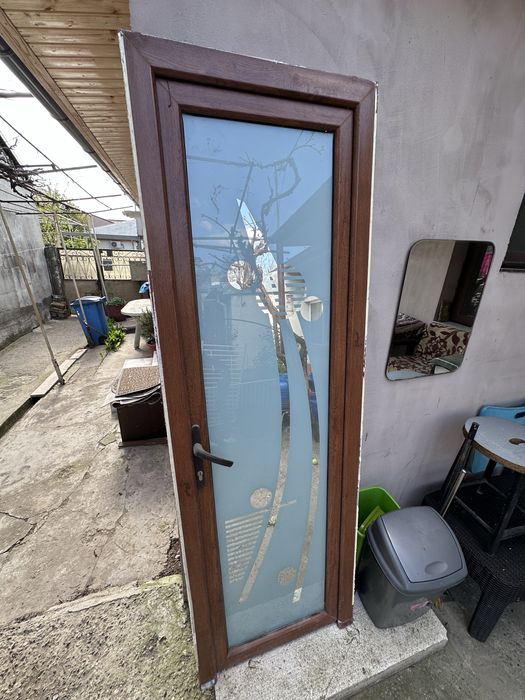 Ușă PVC cu geam – stare foarte bună