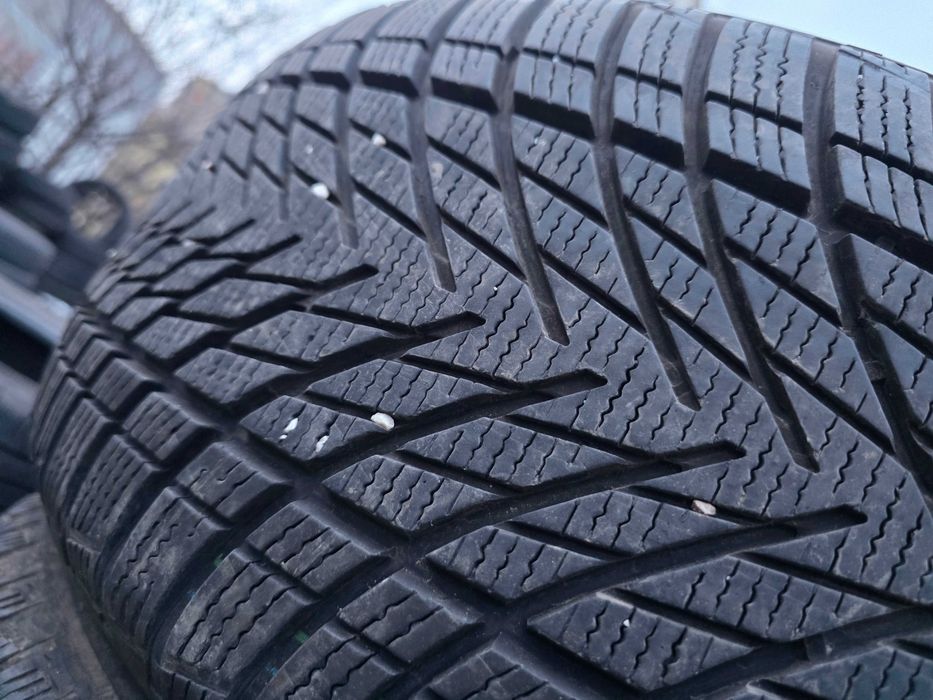 2бр Зимни гуми 245 45 18 - Goodyear - DOT 2023