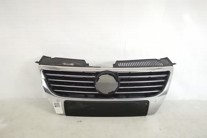 Grila Centrala Radiator Originala In Stare Buna Volkswagen VW  Passat