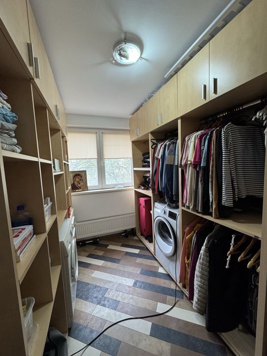 Dressing cu spatiu generos de depozitare