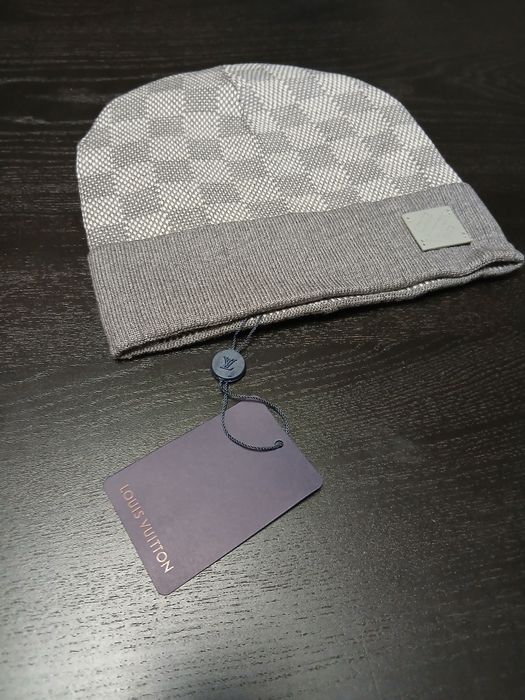 Căciulă l.v gri nouă