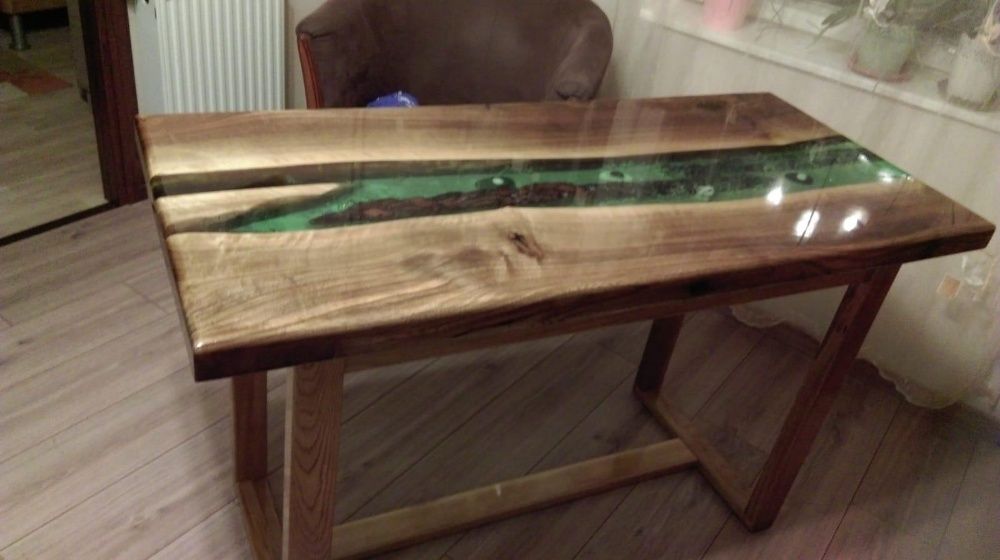 Mese unicat din lemn si rasina epoxidica