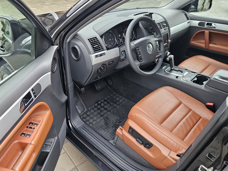 Vw touareg Rline 3.0 tdi,239 cp,model 2009,xenon,navi,piele,jante R20