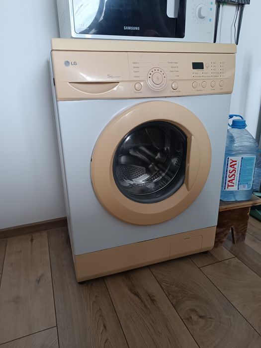 Стиральная машина LG 5кг в рабочем состоянии