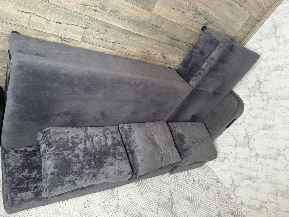 Продается диван в хорошем состоянии