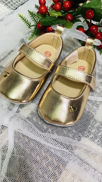 Продаётся детская обувь на мальчиков и на девочек. Отличного качества.