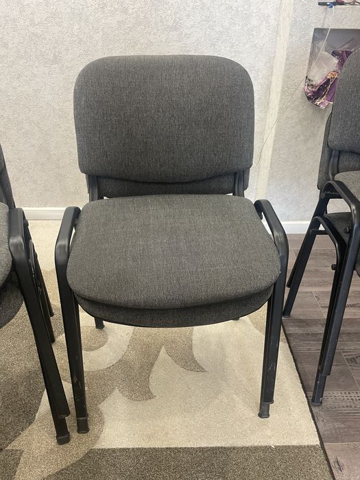 Стулья офисные в хорошем  состояние