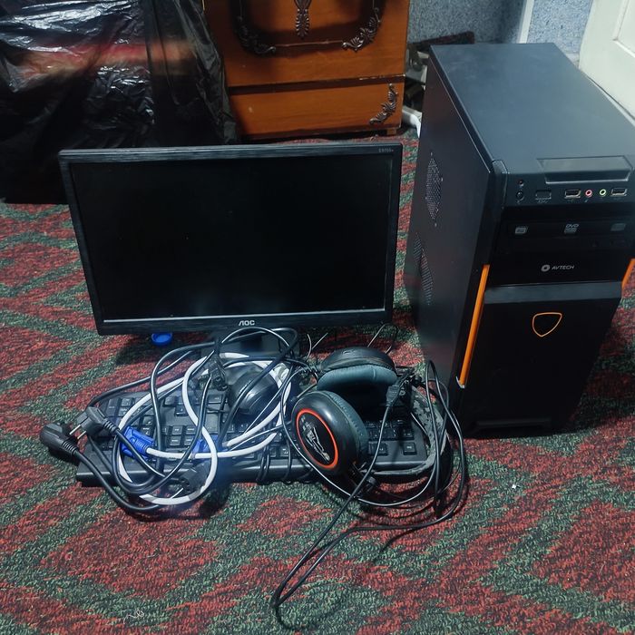 Кампютер сотилади запчасга