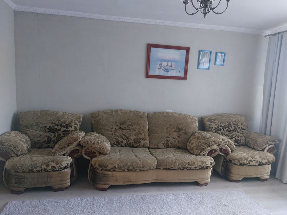 Продам комплект мягкой мебели