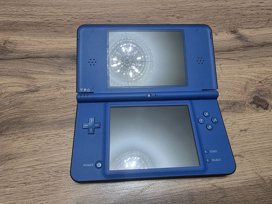 Продам новую Nintendo DSi LL Blue