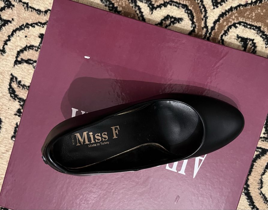 Продам черные туфли