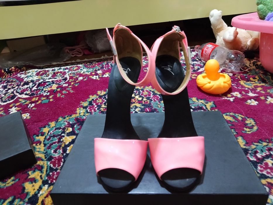 Женские туфли на каблуке