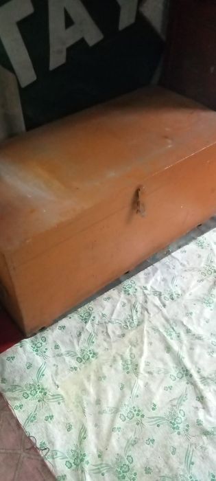 Сундук б/у деревянный.