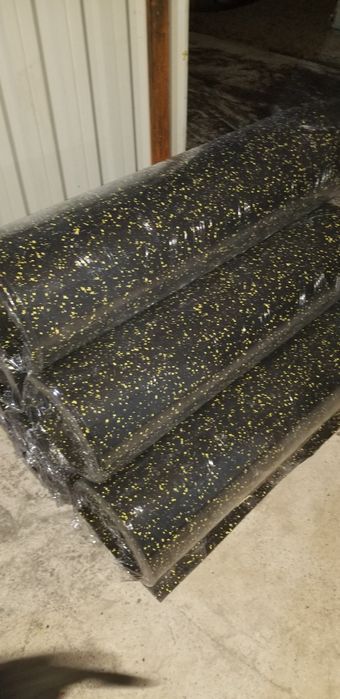 Резиновое бесшовное покрытие спортивных и детских площадок