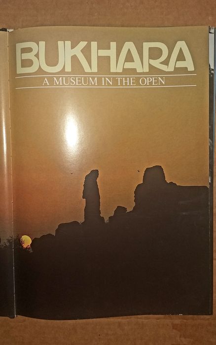 Бухара большая на трех языках