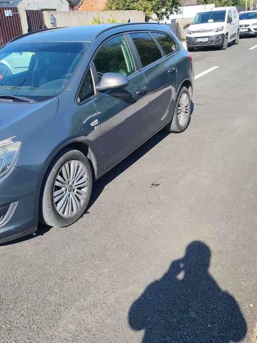 Opel Astra J Sports Tourer 1.7 CDTI 130 CP – 2012