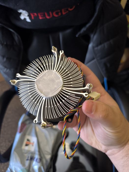 Intel i3 10100f 3.60Ghz с боксов охладител