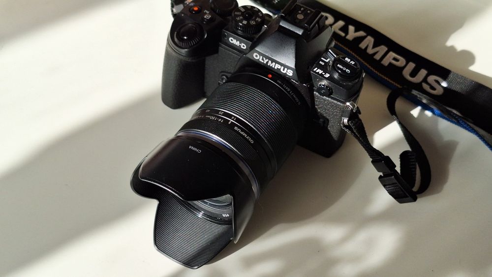 Фотоапарат Olympus OM-D E-M1 Mark I с обектив 14-150mm
