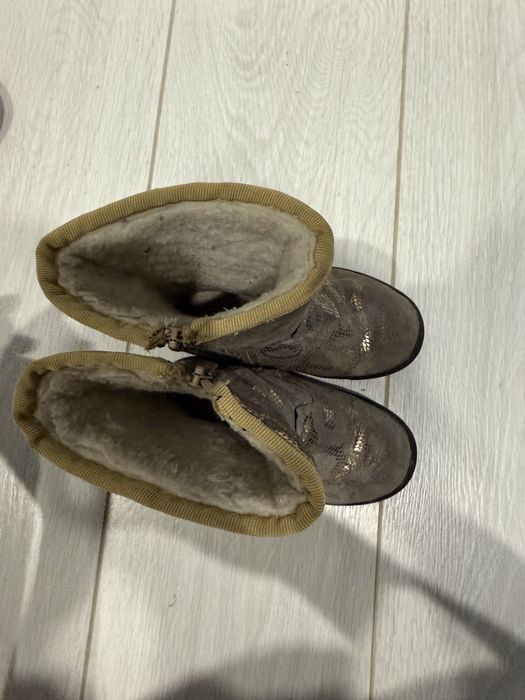 Продам обувь на девочку