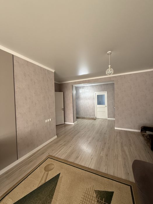 Сдам 2ком кв 87кв, 8 школа!