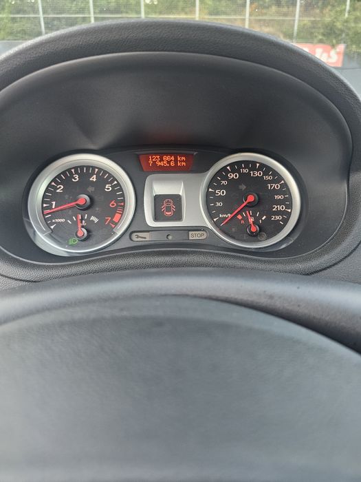 Рено Клио 1.2 бензин