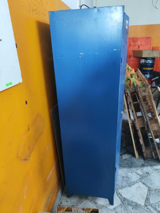 Метален шкаф Гардероб. 2 КРИЛА 70Х50ХН180см.  Малко използван Цена за 1 брой 50 EUR