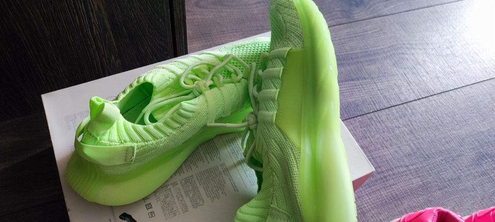 Дамски маратонки и боти по 15 и 20 лв