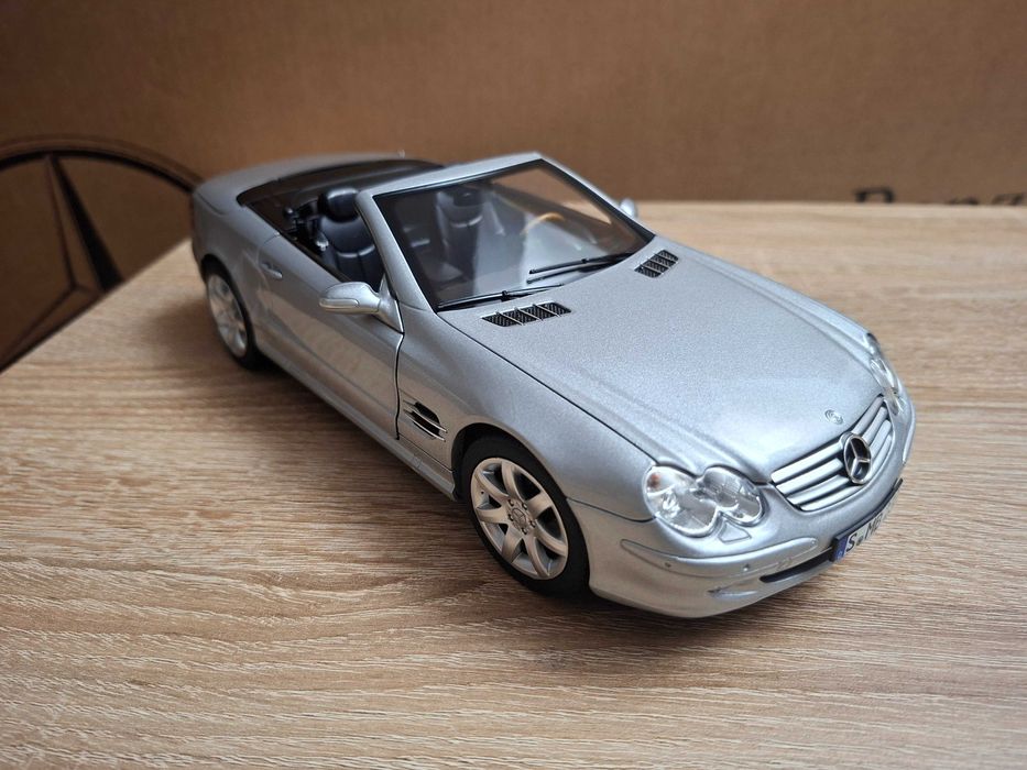Macheta Mercedes-Benz, SL 500 R 230 (2001-2006), Argintie, 1:18